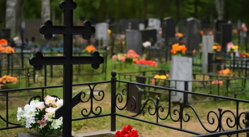 На Красную горку не делают уборку на кладбищах
