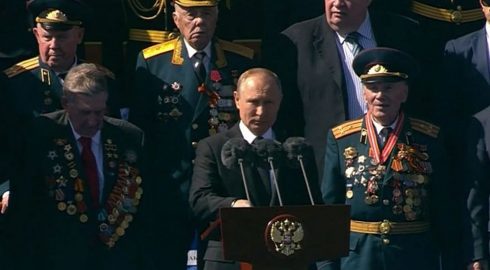 Поздравление Владимира Путина в День Победы 9 мая граждан России и ветеранов ВОВ, смотреть онлайн