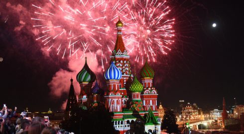 Салют на День России в Москве: во сколько запустят 12 июня 2023 года, с каких площадок лучше всего смотреть