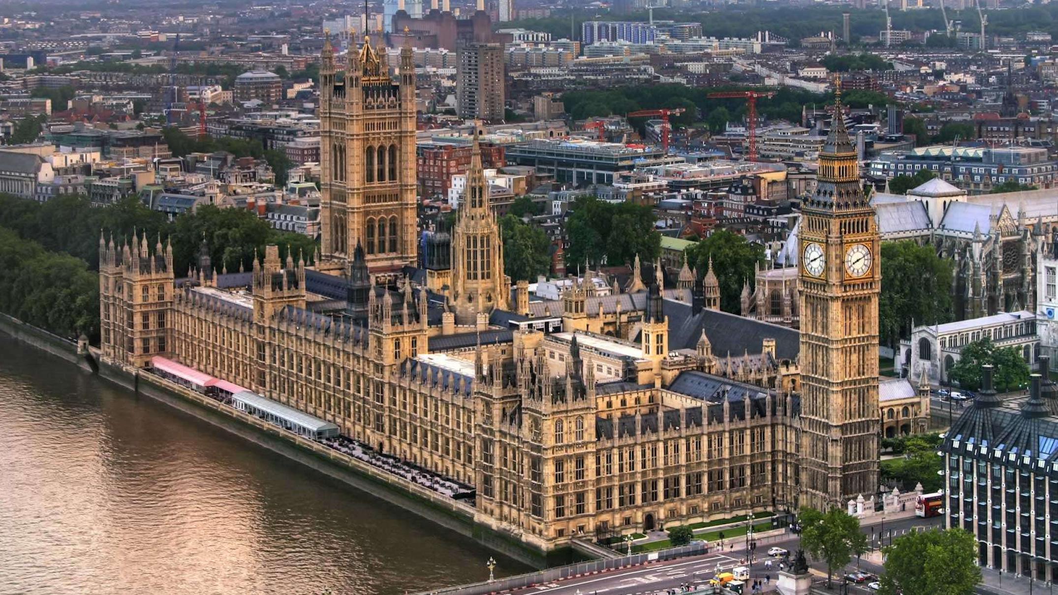 Вестминстер лондон. Houses of Parliament в Лондоне. Вестминский дворец Лондон. Правительство Великобритании здание.