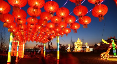 Китайский Новый год празднуется от 7 до 15 дней, которые являются официальными выходными в Китае