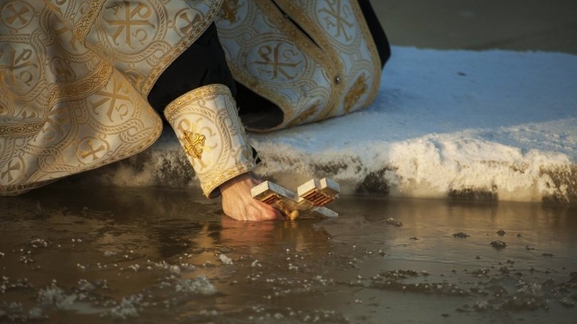 Где и во сколько москвичи могут окунуться 18-19 января в Крещение