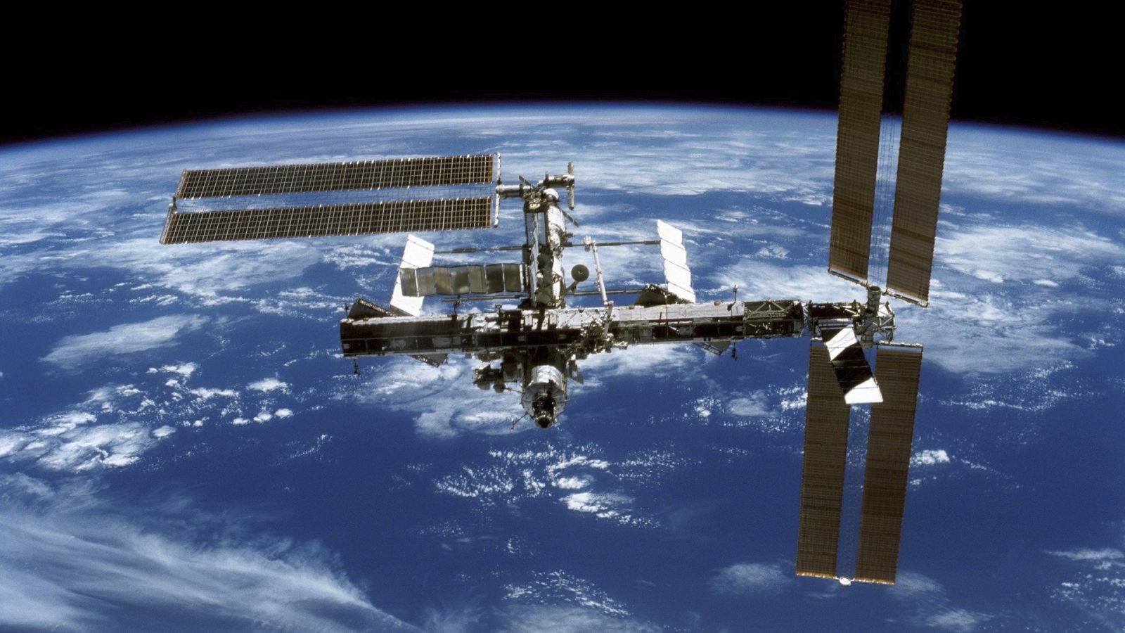 Российские космонавты заявили о странной пыли, которая вылетала из МКС