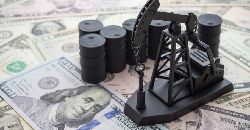 Аналитики объяснили, почему доллар не дешевеет на фоне дорожающей нефти