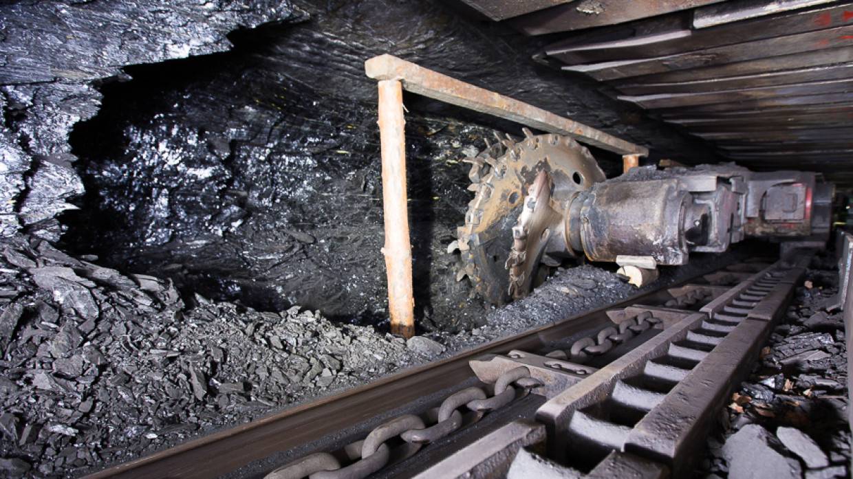 Из шахты  «Комсомолец» в Кузбассе эвакуировано 56 горняков