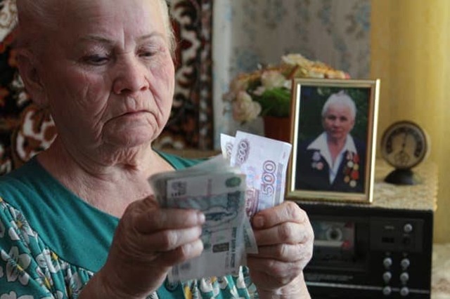 Привилегии и выплаты, которые полагаются одиноким пенсионерам в Москве