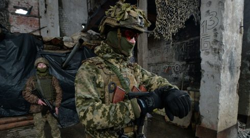 Украинская Нацгвардия перекрыла все выезды из Мариуполя