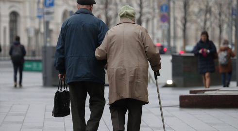 Кому из российских пенсионеров в мае 2022 года положена денежная выплата