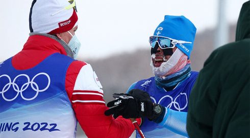 Российский лыжник Александр Большунов завоевал третью медаль на ОИ-2022