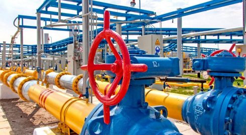 «Газпром» продолжает транзит газа через Украину