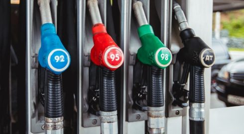 Цены на топливо в ряде регионов России будут мониторить сотрудники ФАС и Минэнерго