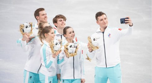 Какое место занимает сборная России в медальном зачете ОИ-2022