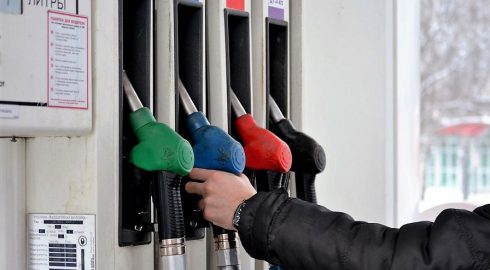 Цена бензина Аи-95 выросла на фоне ослабления рубля
