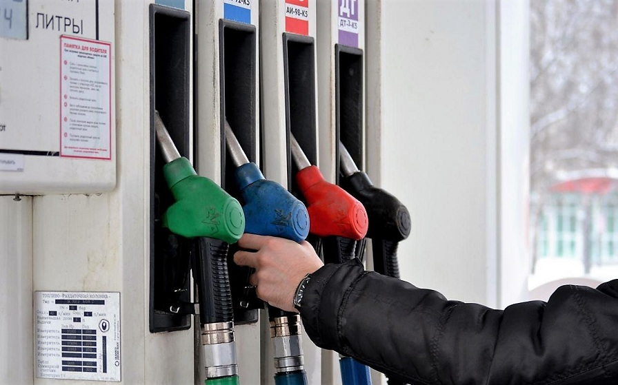 Цена бензина Аи-95 выросла на фоне ослабления рубля