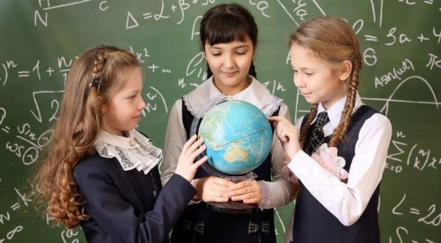 В каких регионах России можно записать ребенка в первый класс через Госуслуги