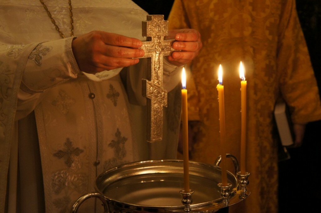 Почему на Сретение Господне освящают свечи, в чем их сила, как их применять дома, какие молитвы читать