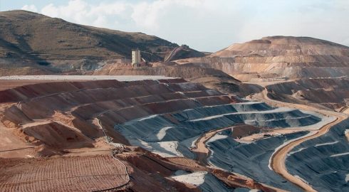 Медные рудники Перу приостанавливают работу из-за общественных протестов