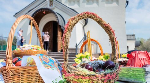 В какие дни в преддверии Пасхи православные убирают на кладбище