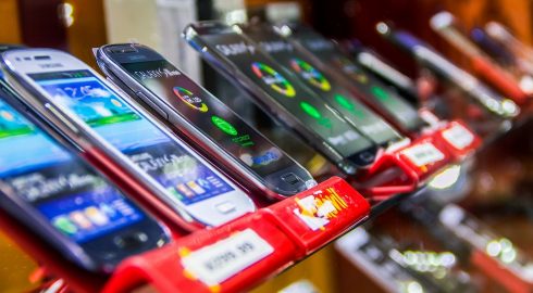 Смартфоны перестали продавать в рассрочку: почему приостановлена программа