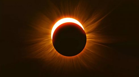 Три знака зодиака, на которых повлияет Солнечное затмение: кому будет тяжело 20 апреля 2023 года
