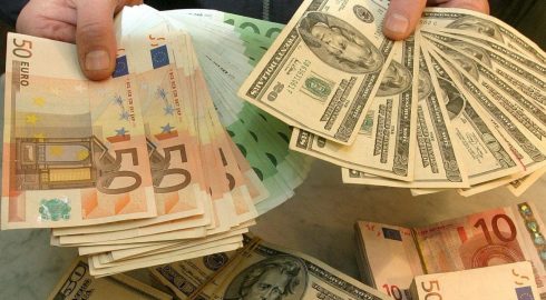 Сколько будет стоить доллар и евро после майских праздников 2022 года: прогнозы экспертов