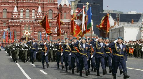Парад Победы и акция «Бессмертный полк»: в каких городах РФ прошли мероприятия ко Дню Победы 9 мая 2022 года