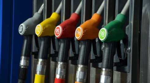 Цены на бензин на бирже возвращаются к минимумам 2018 года