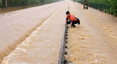 Сильное наводнение угрожает частям Южного Китае в июне 2022 года