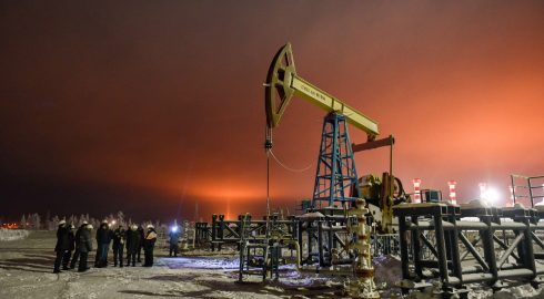 Власти ОАЭ указали на риск подорожания нефти из-за ухода России с рынка