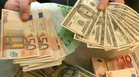 Что россияне могут делать с евро и долларом до сентября 2022 года