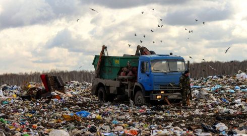 Как россиянам пересчитывать плату за вывоз мусора на летние месяцы