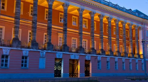 Принадлежавший Минобороны Екатерининский дворец в Москве продадут на аукционе