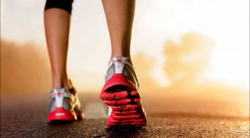 Ходьба улучшает здоровье: суточная норма, сколько нужно ходить, и как рассчитать пройденное расстояние без шагомера