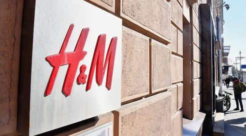 Тотальная распродажа в H&M: когда россияне могут приобрести брендовую одежду
