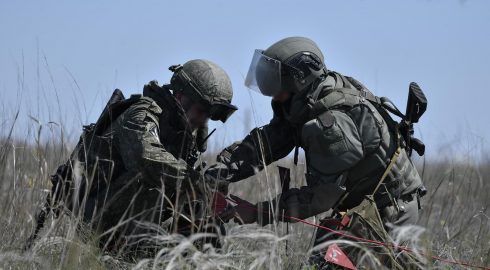 Киевские силовики минируют территорию в 5 километрах от российской границы
