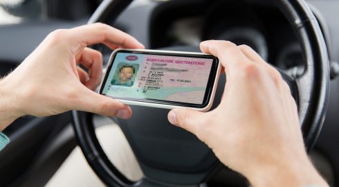 В России планируют внедрить электронное водительское удостоверение
