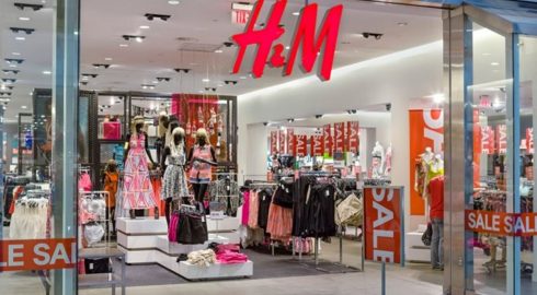 Компания H&M покидает Россию и устраивает «прощальную» распродажу