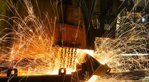 Черная металлургия РФ переживает тяжелые времена: что будет с акциями компаний