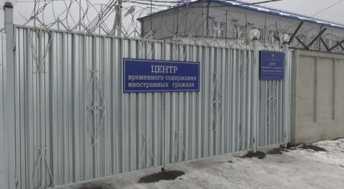 «Застряли между тюрьмой и волей»: отсидевшие в РФ украинцы не хотят на родину