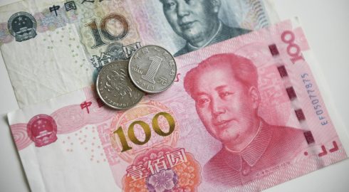 Стоит ли россиянам вкладываться в юань и другие валюты в 2022 году
