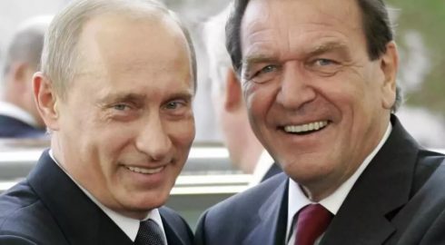 Отпуск Шредера или переговоры: зачем на самом деле экс-канцлер ФРГ приехал в Россию