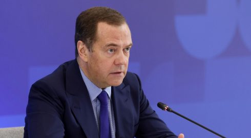 Победа будет за нами: Медведев указал коллективному Западу на его место