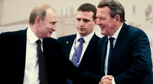 Шредер не лишится партийного мандата из-за дружбы с Владимиром Путиным