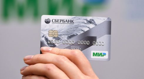 Россиянам рассказали, как продлить срок работы банковской карточки