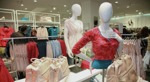СМИ: магазин H&M начал поставлять в Россию свою новую коллекцию