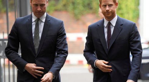 Принцы Уильям и Гарри примут участие во мрачном бдении в Великобритании