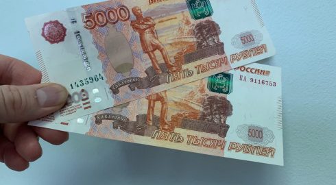 Семьи с детьми могут получить 10 тысяч рублей до 15 сентября 2022 года