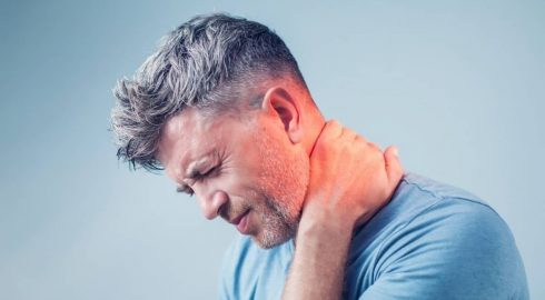 Здоровая шея: почему она болит, и что делать