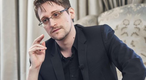Бывший агент ЦРУ Эдвард Сноуден получил российское гражданство