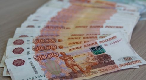 Кому в России с 1 октября 2022 года повысят заработную плату